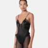 Body din mătase jacquard cu decolteu în V Body din mătase jacquard cu decolteu în V