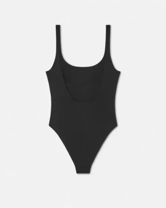 Costum de baie dintr-o singură piesă