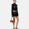 Geantă de umăr Versace Tag din piele întoarsă Geantă de umăr Versace Tag din piele întoarsă