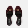 Mule cu baretă Opera din piele lăcuită 85 mm Mule cu baretă Opera din piele lăcuită 85 mm