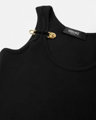 Rochie drapată din tricot cu nervuri și ac de siguranță