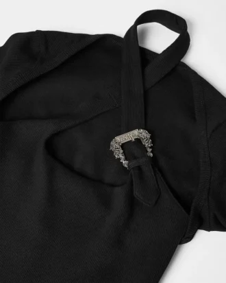 Rochie midi cu decupaj și cataramă barocă