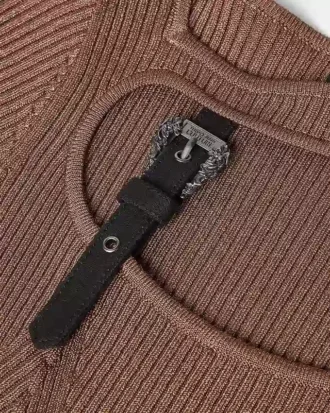 Rochie mini cu nervuri și catarame baroce