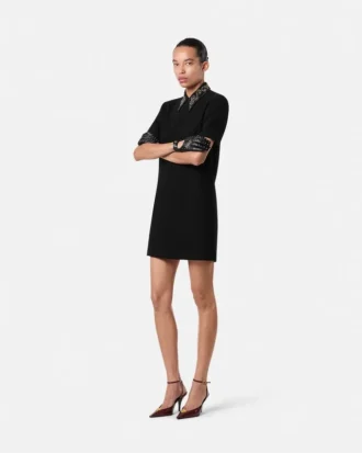 Rochie mini din crep de lână cu ținte, croială în A