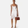 Rochie mini din satin cu borduri din dantelă Rochie mini din satin cu borduri din dantelă