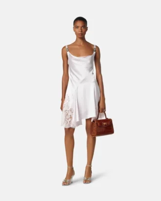 Rochie mini din satin cu borduri din dantelă