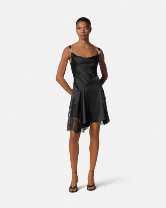 Rochie mini din satin cu borduri din dantelă