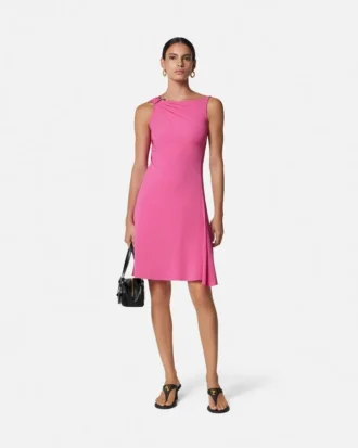 Rochie mini drapată, evazată, cu ac de siguranță