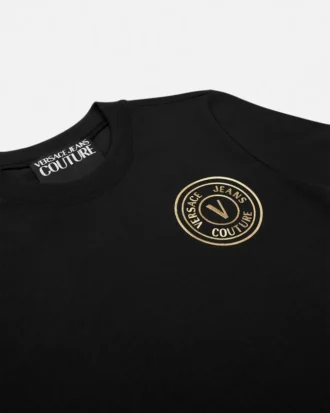 Rochie tip tricou cu emblemă în formă de V