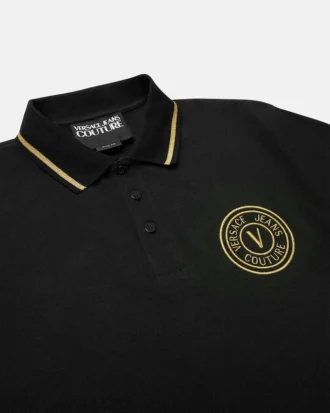 Tricou polo brodat cu emblemă în V